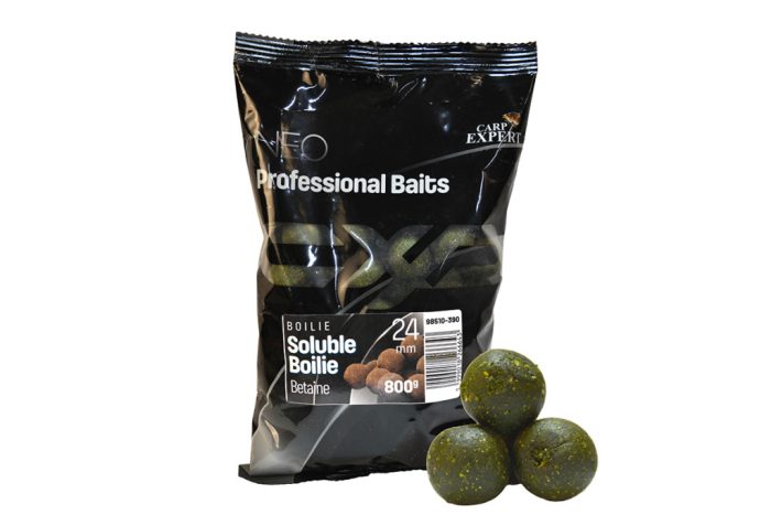 CARP EXPERT NEO  SOLUBLE BOILIE 800G BETAINE 24MM