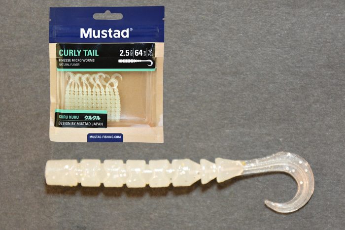 MUSTAD AJI CURLY TAIL 2.5   WHITE LUMINOUS 12DB/CSOMAG